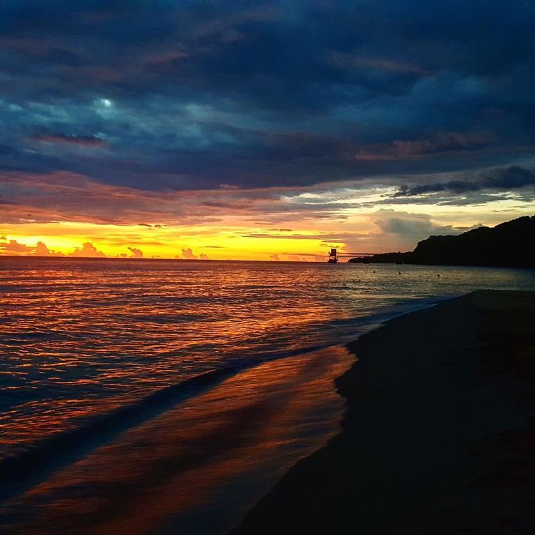 Rompeolas Beach House Hotel Aguadilla Exterior photo