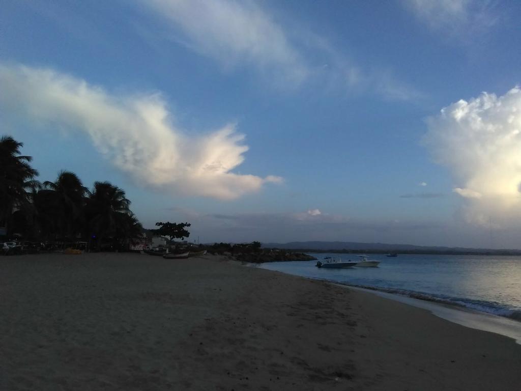 Rompeolas Beach House Hotel Aguadilla Exterior photo